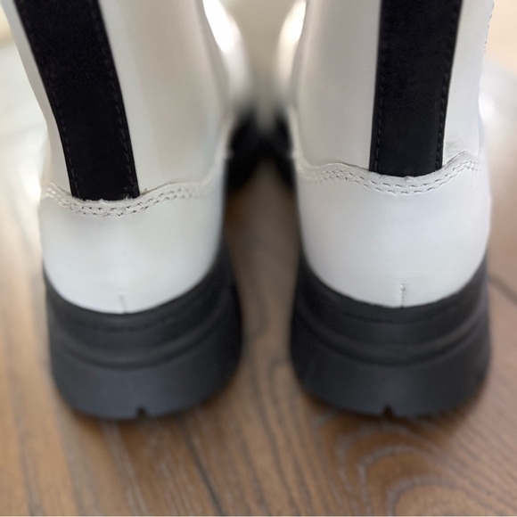 UGG Women's Cream and Black Winter Boots - Picture 11 of 14